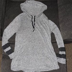 Juniors grey long sleeve hoodie shirt.